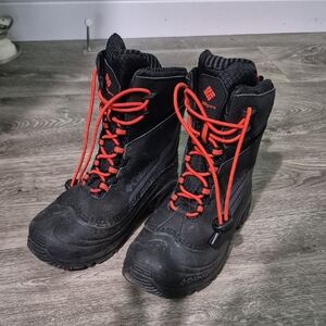 Columbia‎ Black Boots with Red Accents